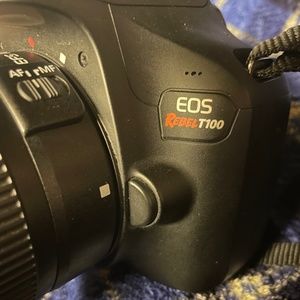 Canon rebel T100